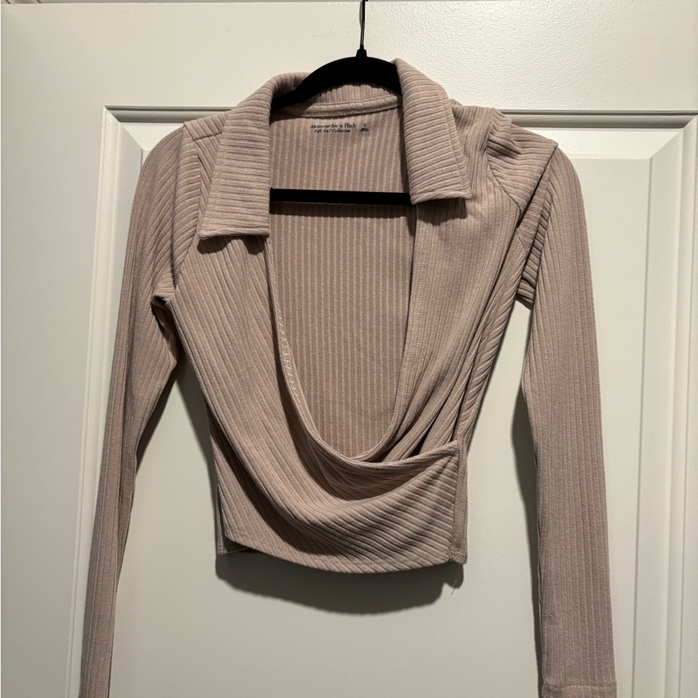 Abercrombie & Fitch Tan V-Neck Sweater with Ribbed Knit